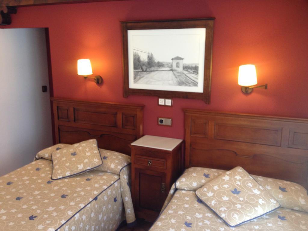 Hospedería Ana Pilar Hotel Porcuna Quarto foto