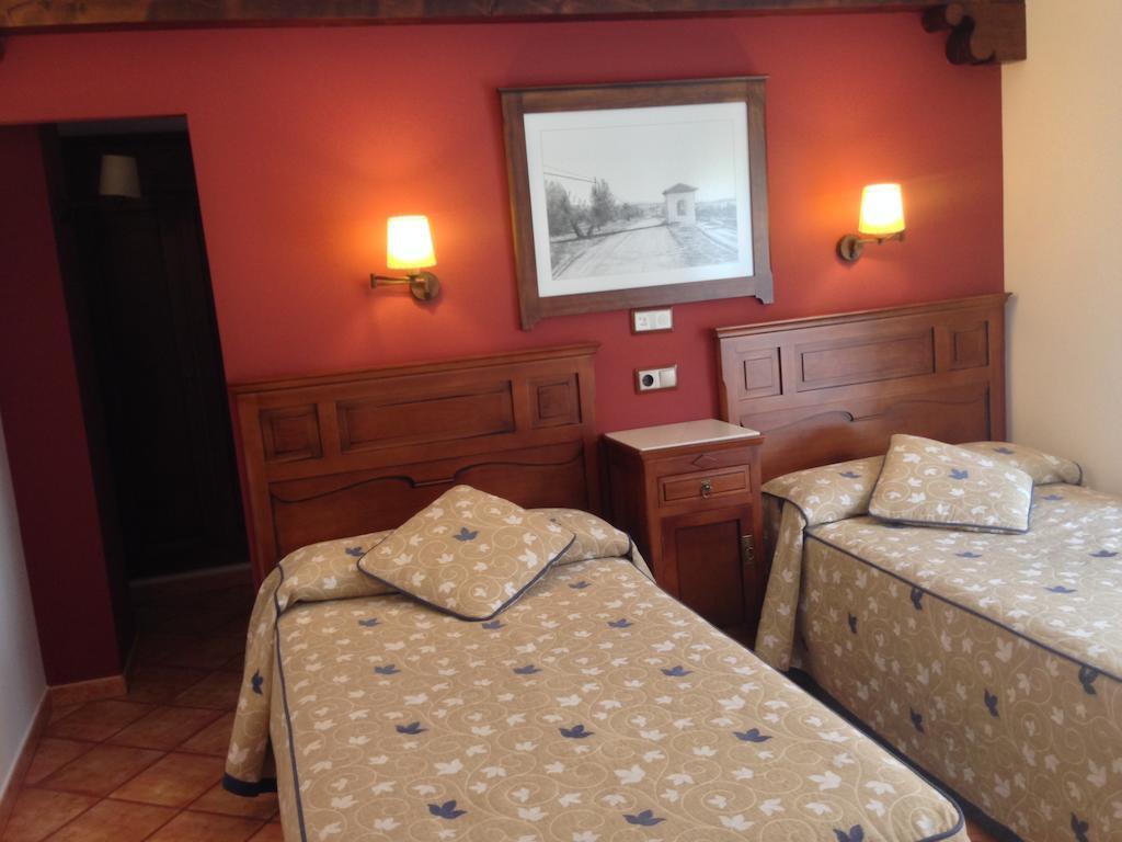 Hospedería Ana Pilar Hotel Porcuna Quarto foto