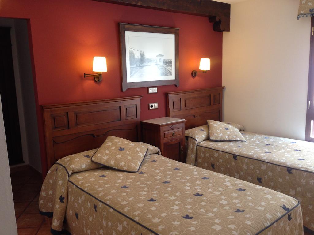 Hospedería Ana Pilar Hotel Porcuna Quarto foto